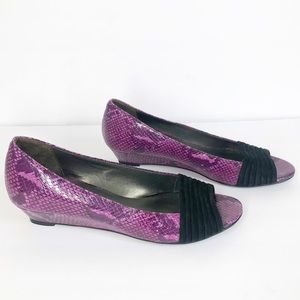 COLE HAAN purple snakeskin style peep Toe wedge‎ Pump HEELA shoes size 9 NEW